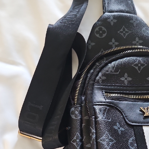 Stylish Black Monogram Belt Bag - Picture 2 of 2